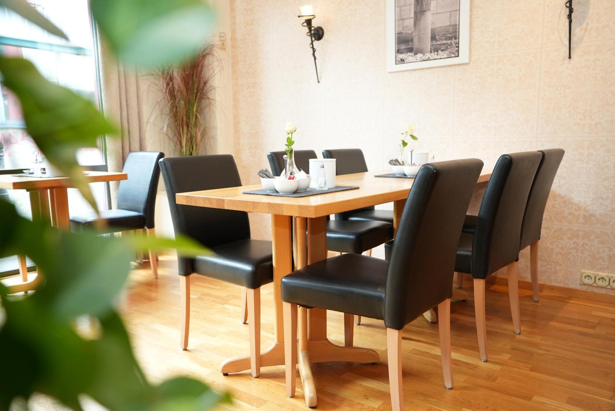 Uno Hotel Posthof ซาร์ลุย ภายนอก รูปภาพ
