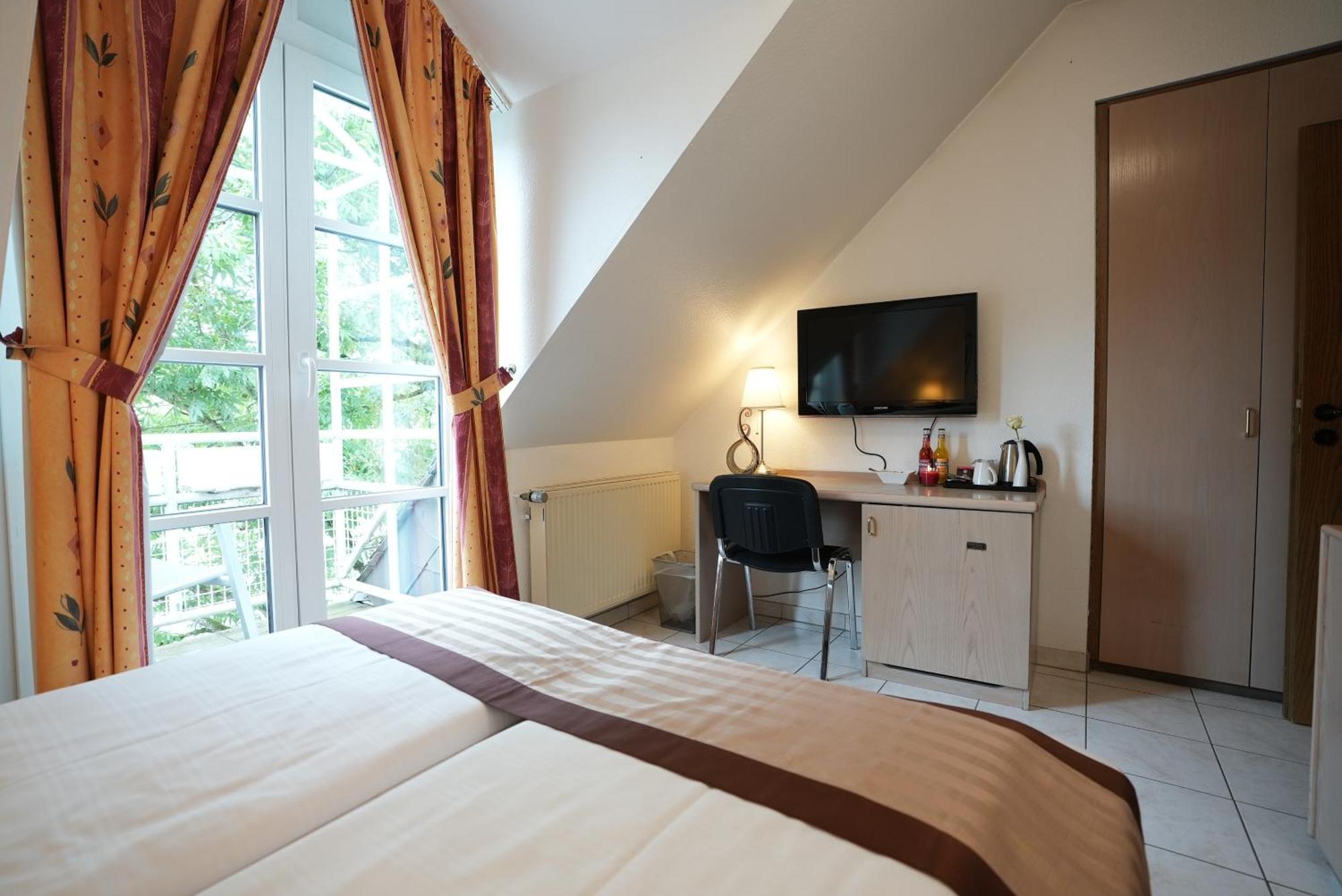 Uno Hotel Posthof ซาร์ลุย ภายนอก รูปภาพ