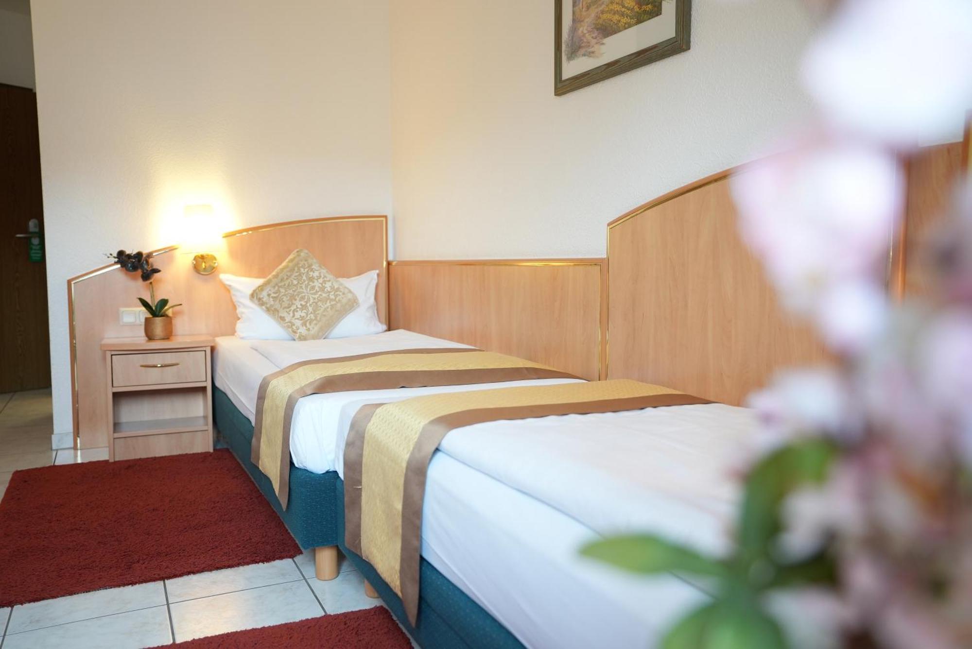 Uno Hotel Posthof ซาร์ลุย ภายนอก รูปภาพ