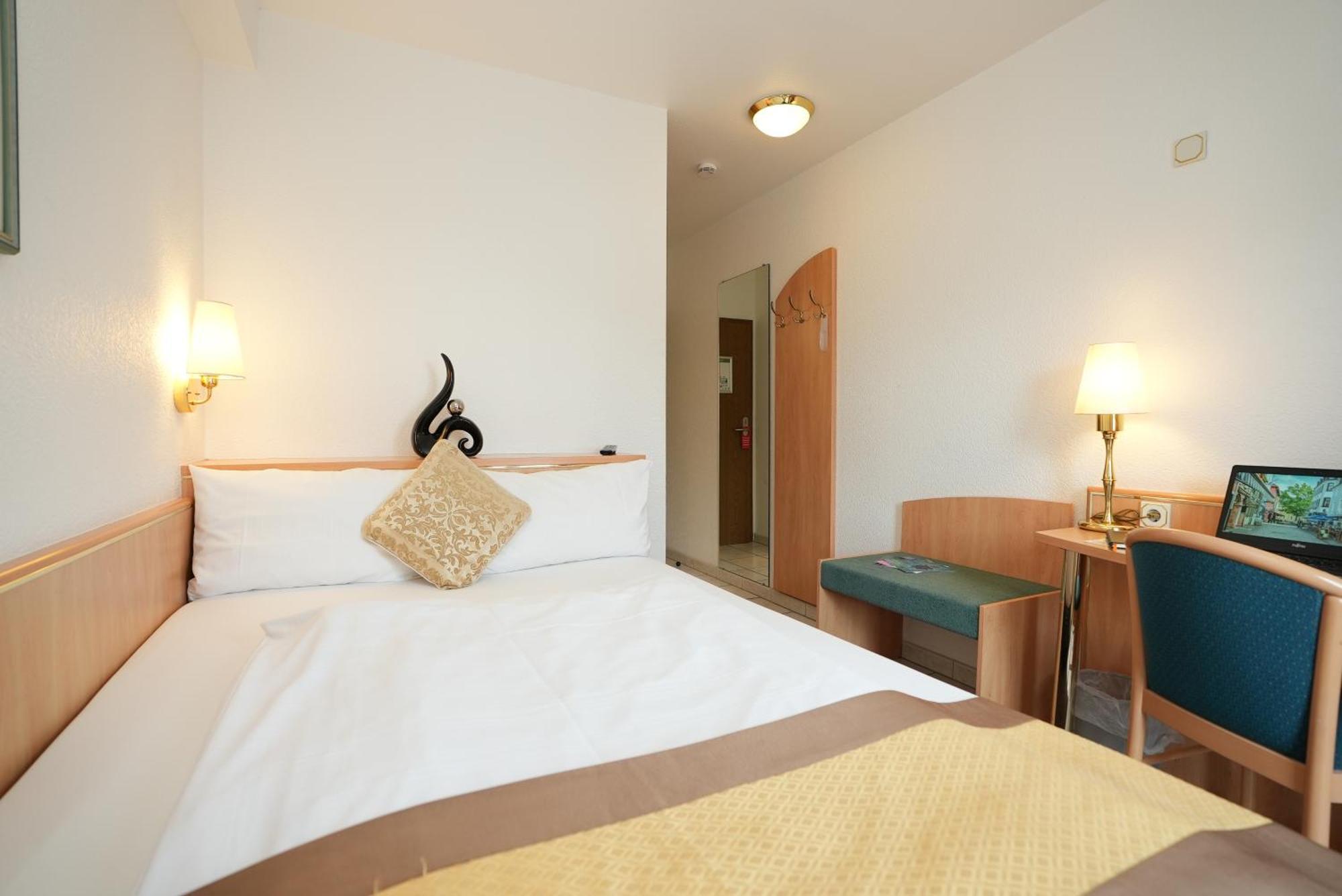 Uno Hotel Posthof ซาร์ลุย ภายนอก รูปภาพ