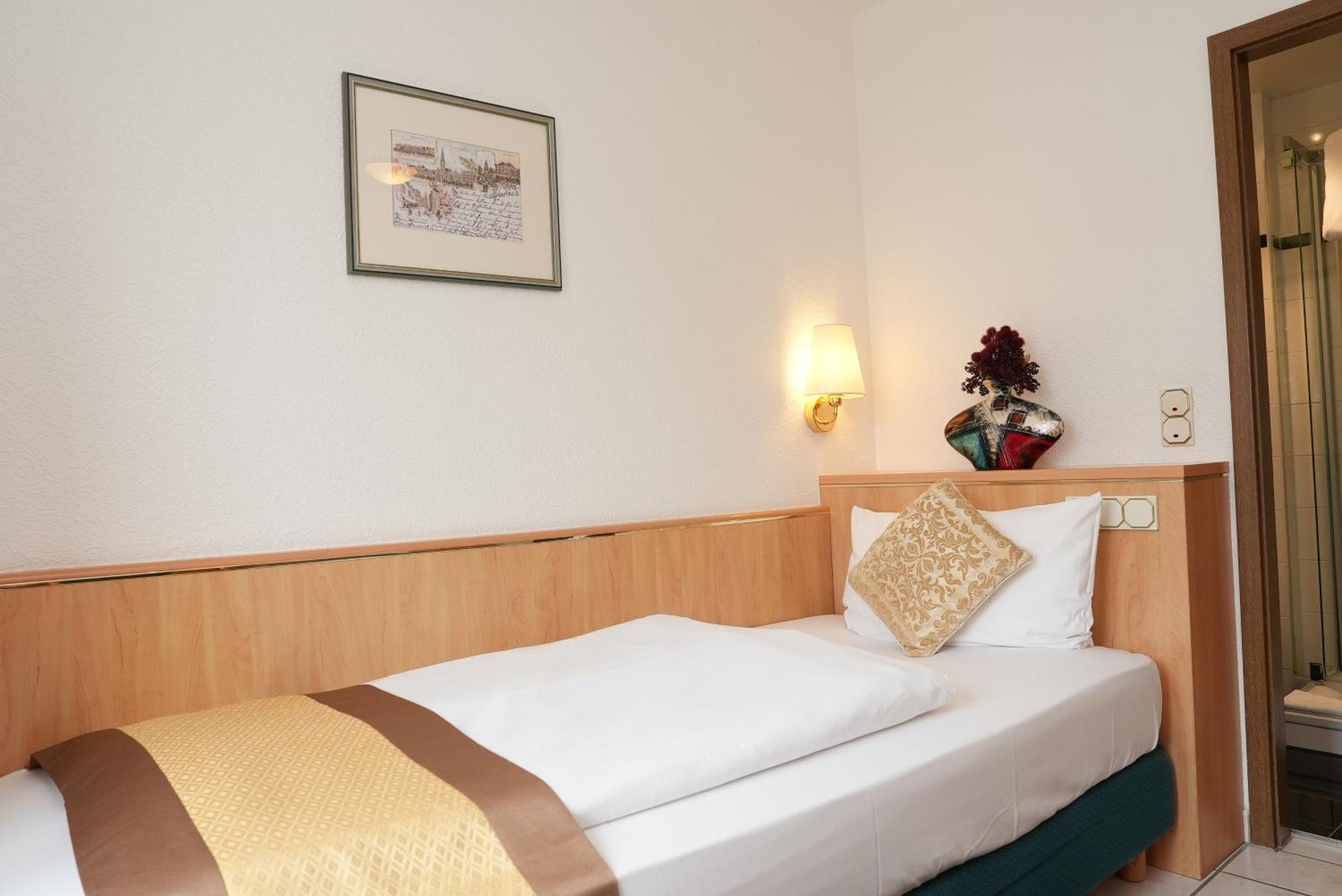 Uno Hotel Posthof ซาร์ลุย ภายนอก รูปภาพ